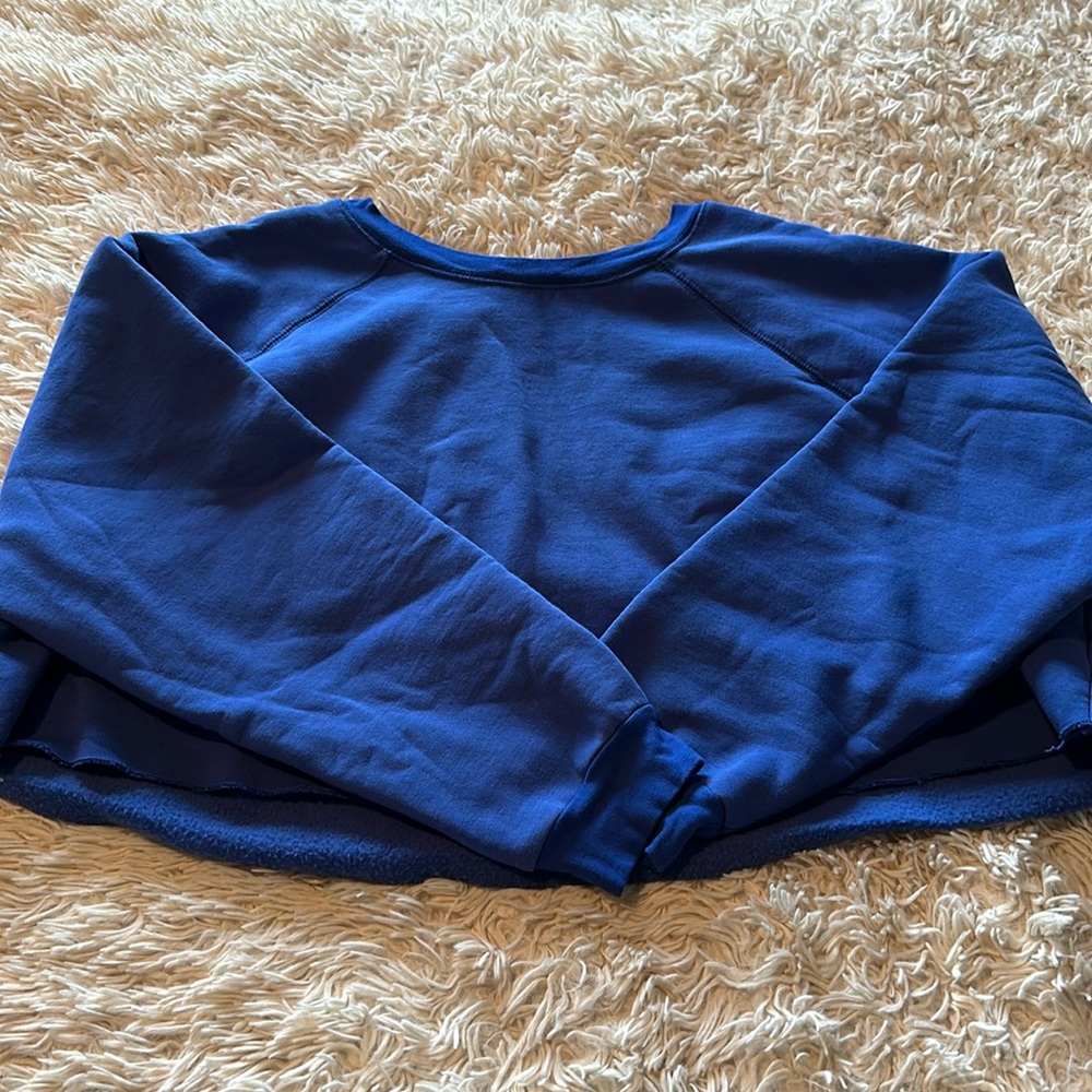 Urban Daizy Cropped Sweatshirt, size M.